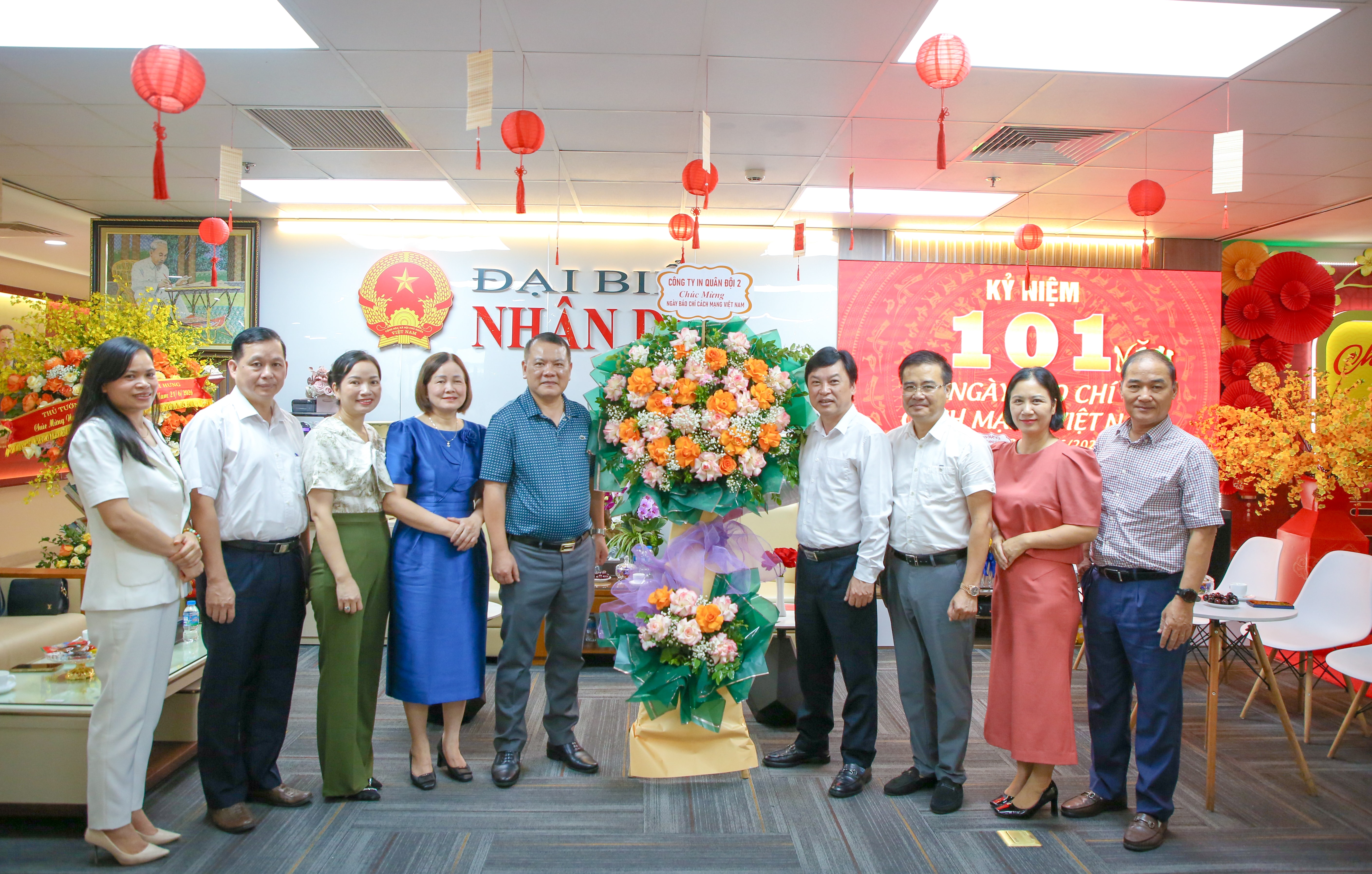 Công ty in Quân đội 2 thăm, chúc mừng Báo Đại biểu Nhân dân nhân 