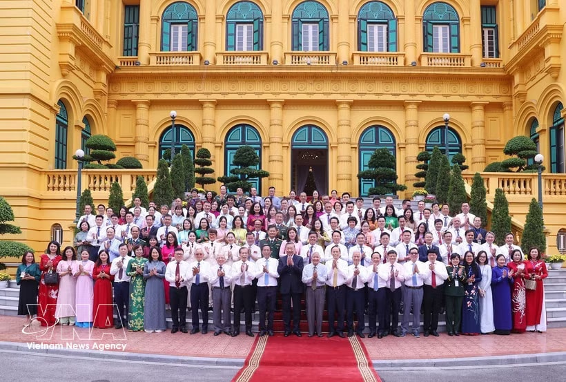 Party General Secretary and State President To Lam meets with 101 outstanding journalists who win the National Press Awards over the years on June 16, 2026, ahead of the 101st anniversary of Vietnam Revolutionary Press Day (June 21, 1925–2026). (Photo: VNA)