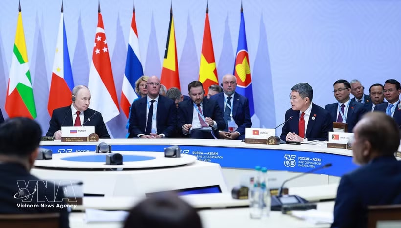 Prime Minister Le Minh Hung addresses the plenary session of the ASEAN–Russia Commemorative Summit marking 35 years of dialogue relations in Kazan, Russia. (Photo: VNA)