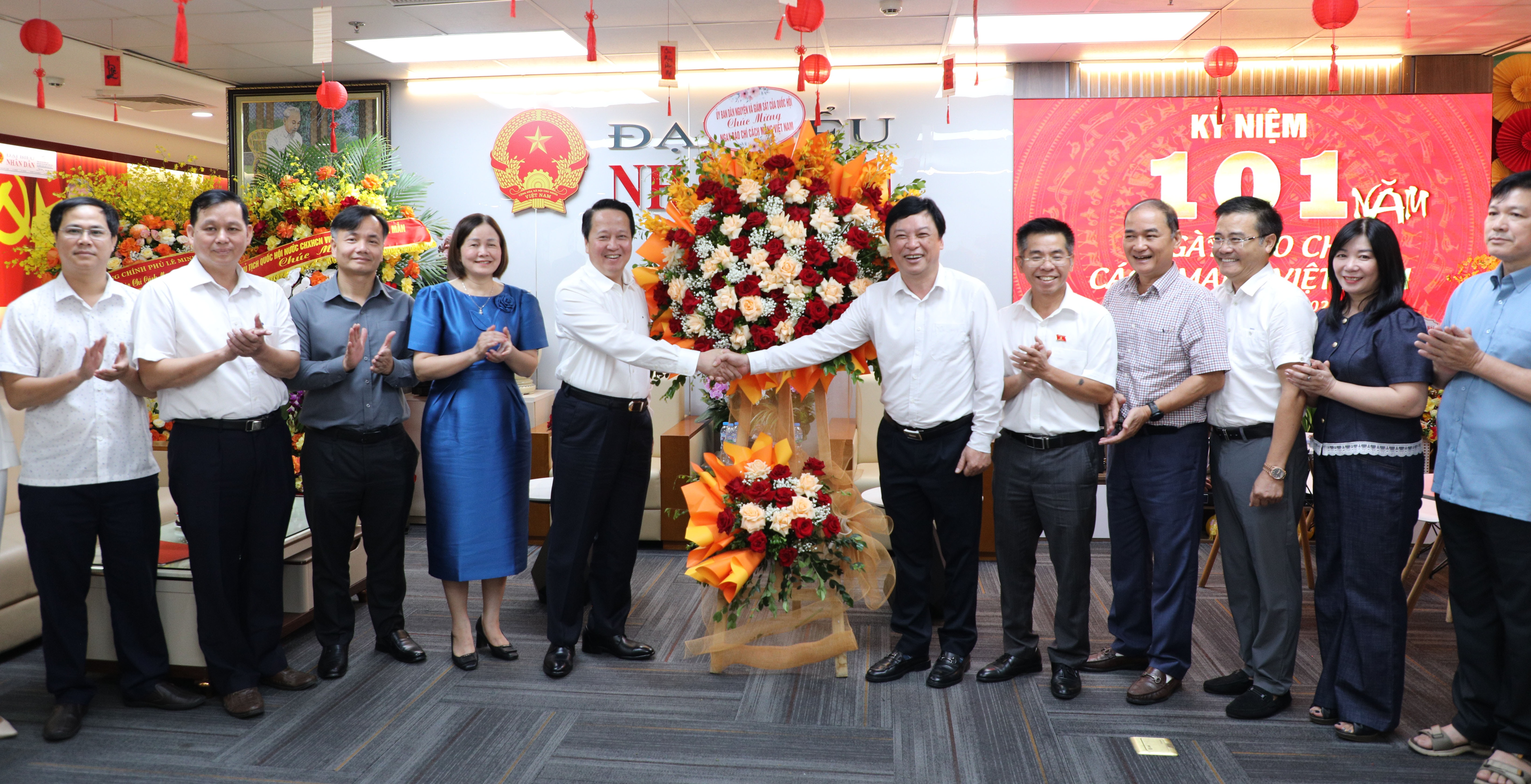 Phó Chủ nhiệm Uỷ ban Ban Dân nguyện và Giám sát Hoàng Anh Công chúc mừng Báo Đại biểu Nhân dân nhân Ngày Báo chí Cách mạng Việt Nam