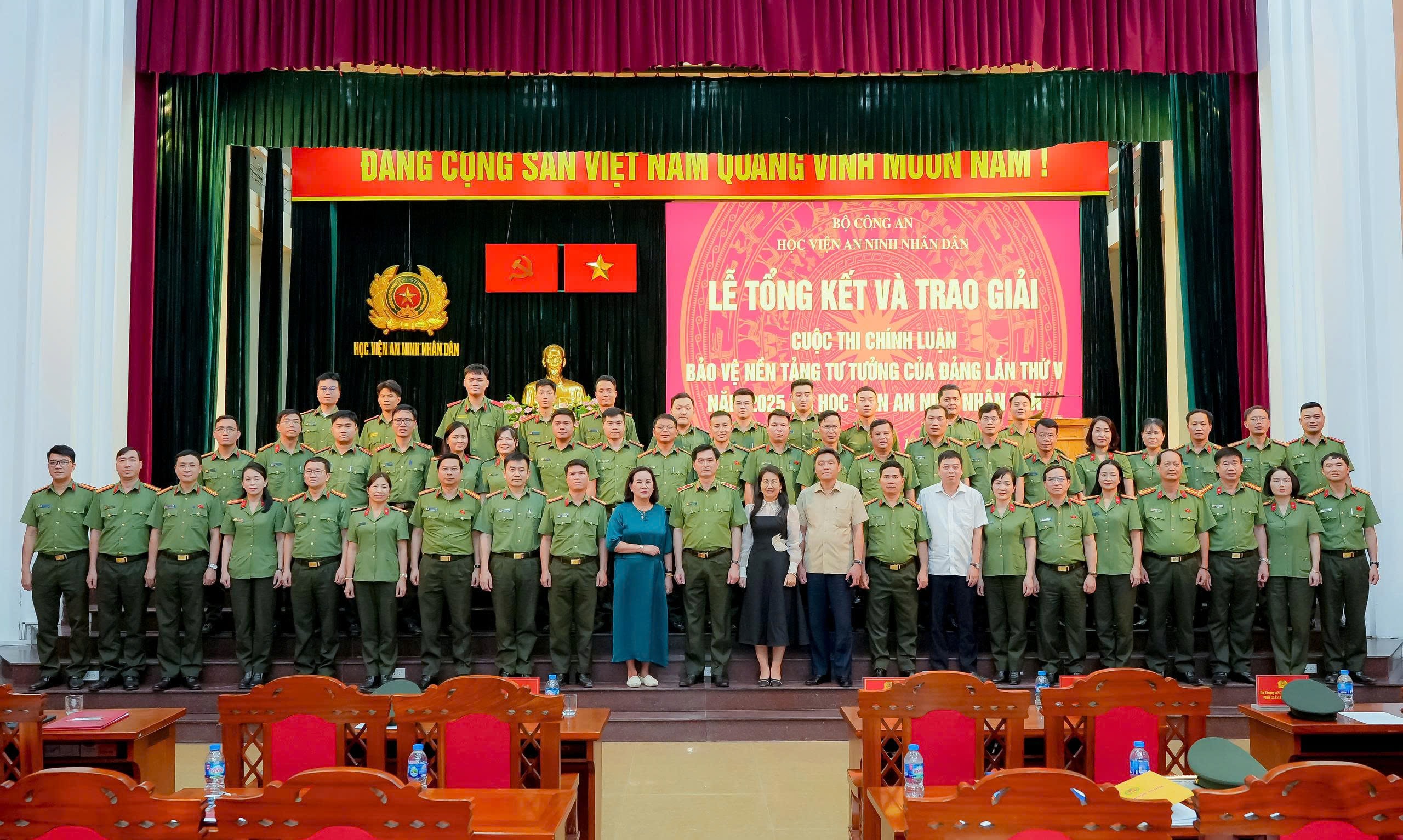 Tập thể Học viện An ninh Nhân dân