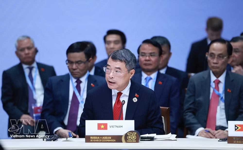 Prime Minister Le Minh Hung addresses the plenary session of the ASEAN – Russia Commemorative Summit marking 35 years of relations in Kazan, the capital of Russia’s Republic of Tatarstan, on June 18. (Photo: VNA) vnanet-potal-thu-tuong-le-minh-hung-du-hoi-nghi-cap-cao-ky-niem-35-nam-quan-he-asean-nga-8834723.jpg
