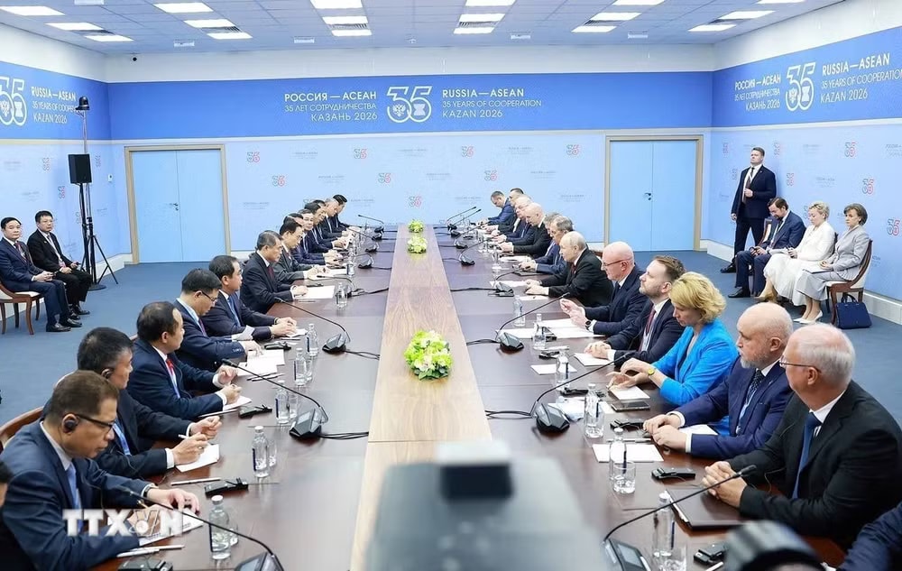 Thủ tướng Lê Minh Hưng hội kiến Tổng thống Nga Vladimir Putin. (Ảnh: Dương Giang/TTXVN) ttxvn-thu-tuong-le-minh-hung-hoi-kien-tong-thong-nga-vladimir-putin-1806-6.jpg