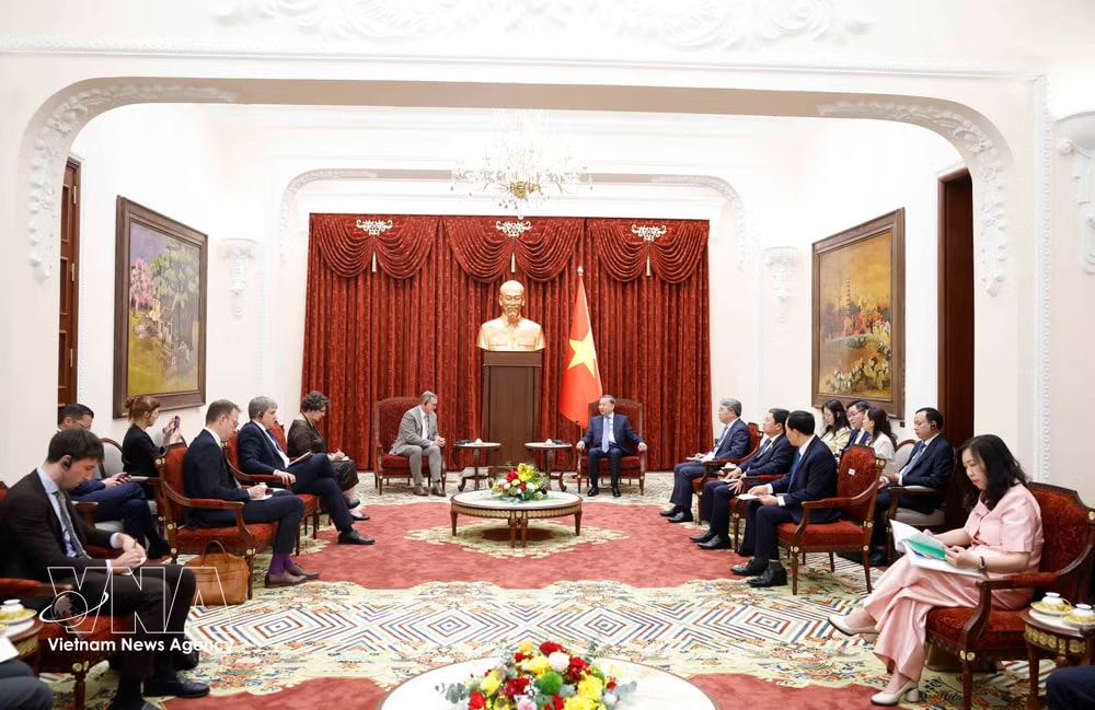 General Secretary of the Communist Party of Vietnam (CPV) Central Committee and State President To Lam on June 18 receives Vice President of the German Bundestag Bodo Ramelow. (Photp: VNA) vnanet-duc1.jpg