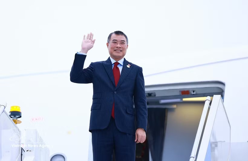 Prime Minister Le Minh Hung returns to Hanoi on June 19 morning, concluding a successful working trip to Russia. Photo: VNA