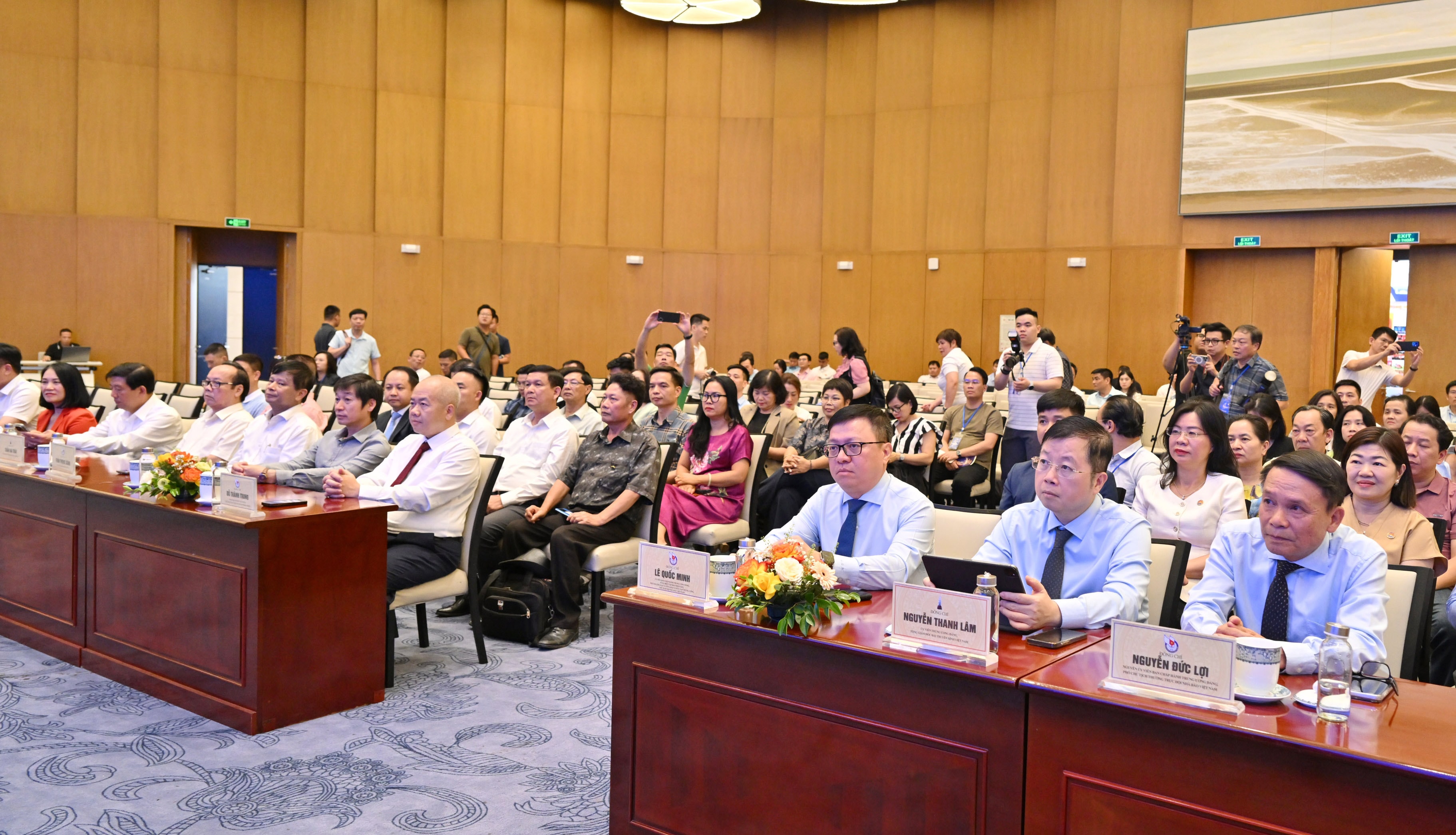 Các đại biểu tham dự phiên bế mạc diễn đàn báo chí toàn quốc 2026VQK_5192