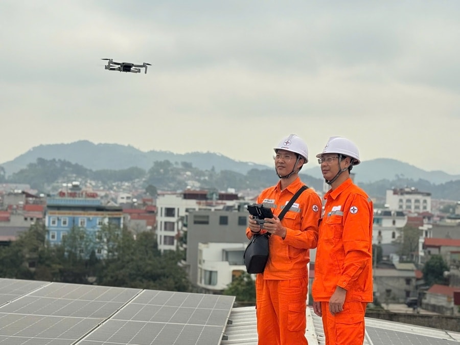 Sử dụng thiết bị bay không người lái để kiểm tra, giám sát hệ thống điện