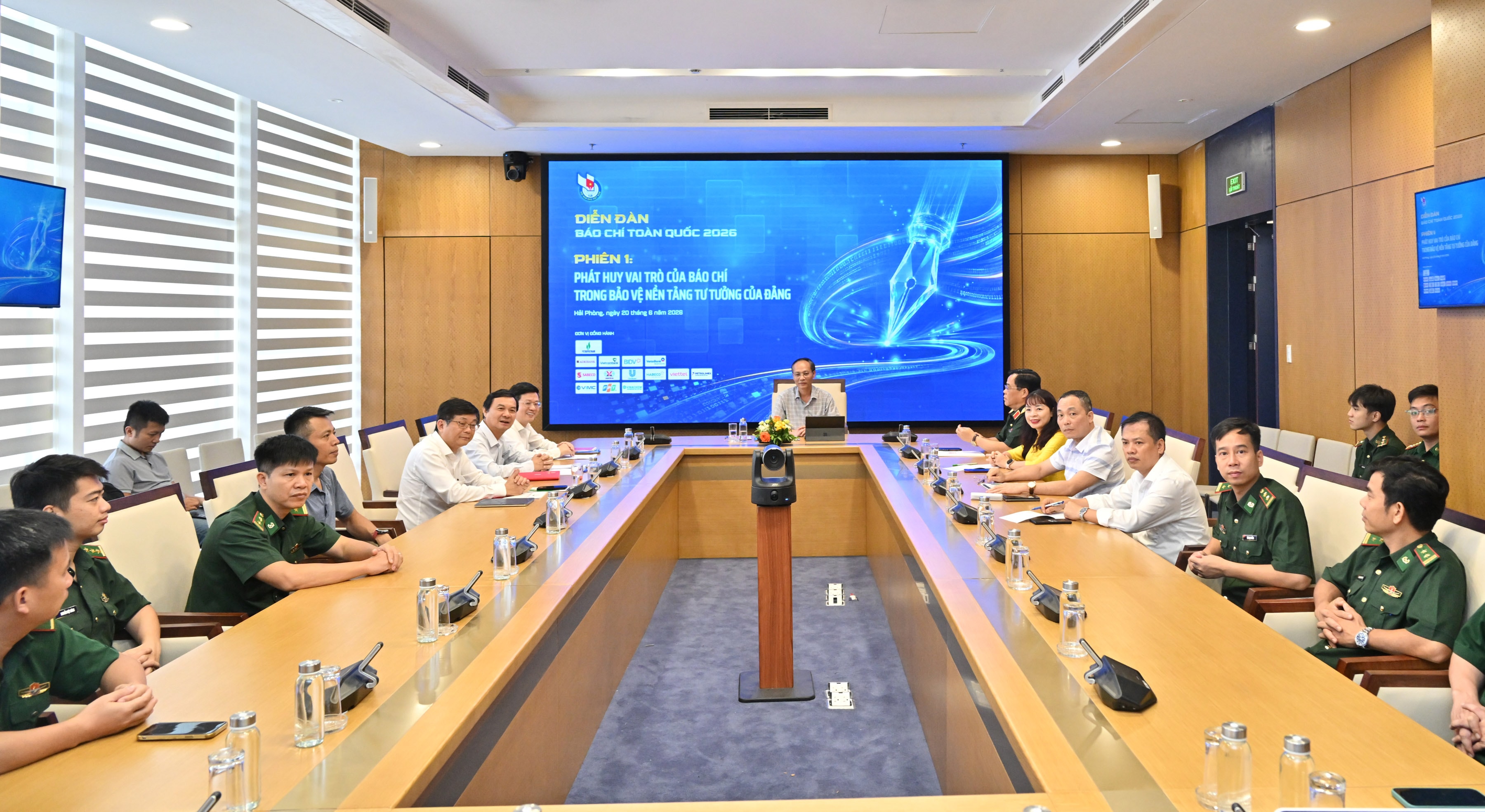 Toàn cảnh phiên 1VQK_4899