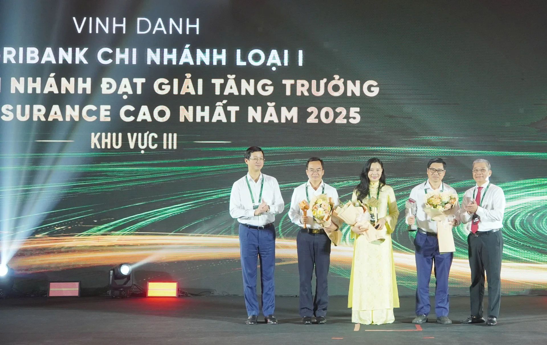 vinh-danh-3-1901.webp