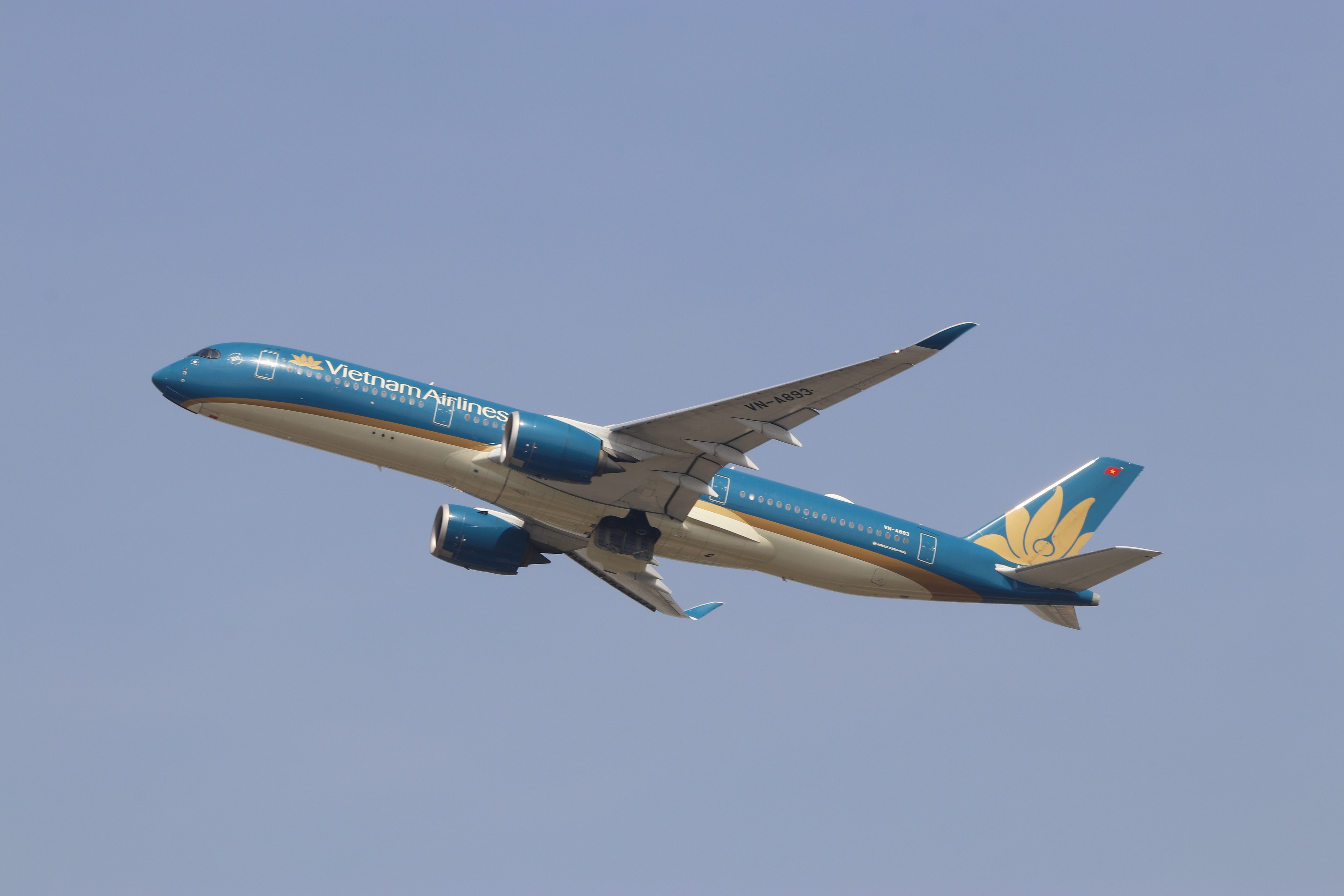 1. Vietnam Airlines Group cải thiện tỷ lệ đúng giờ và duy trì chất lượng vận hành ổn định trong bối cảnh nhu cầu đi lại tiếp tục tăng cao
