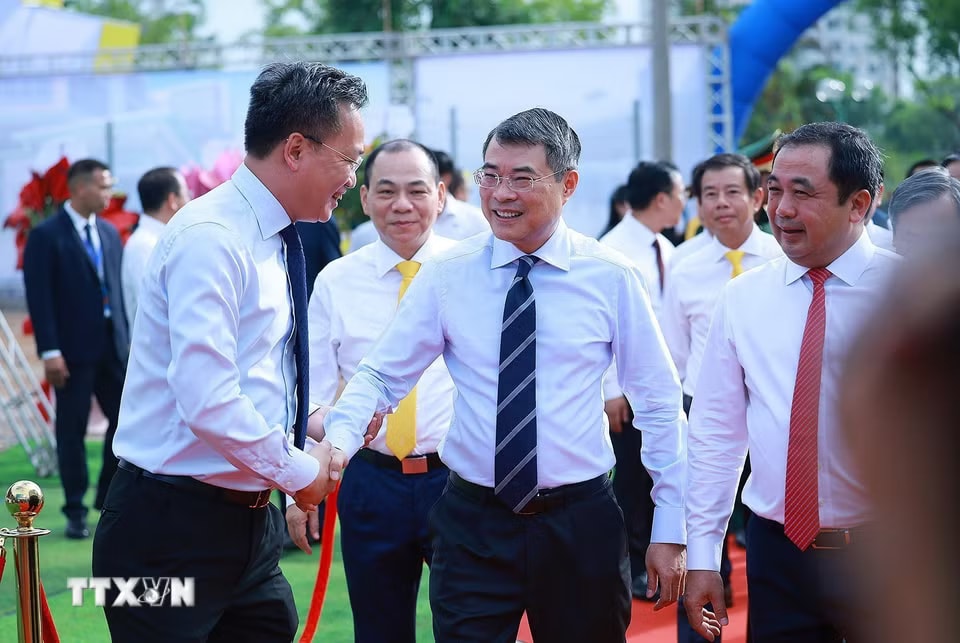 e56e8a402356a73-_ttxvn-thu-tuong-du-le-khoi-cong-du-an-nha-o-cho-thue-thanh-pho-va-duong-sat-do-thi-thanh-pho-ha-noi-2.jpg.avif