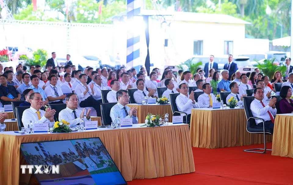 e56e8a402356a73-_ttxvn-thu-tuong-du-le-khoi-cong-du-an-nha-o-cho-thue-thanh-pho-va-duong-sat-do-thi-thanh-pho-ha-noi-4.jpg.avif