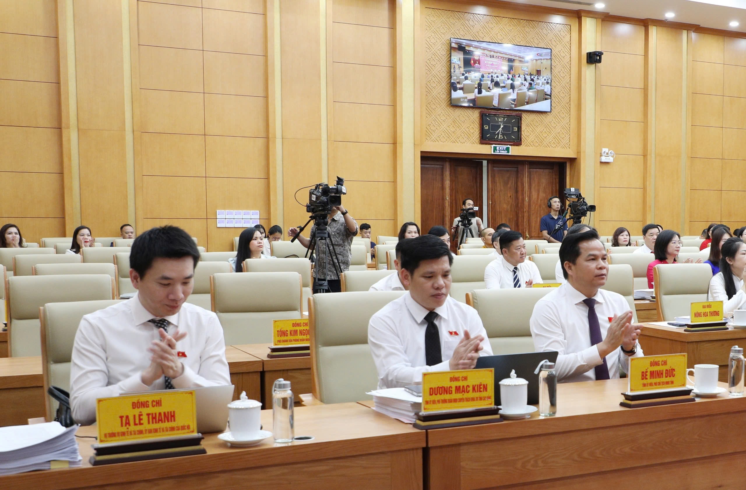 Các đại biểu tham dự kỳ họp