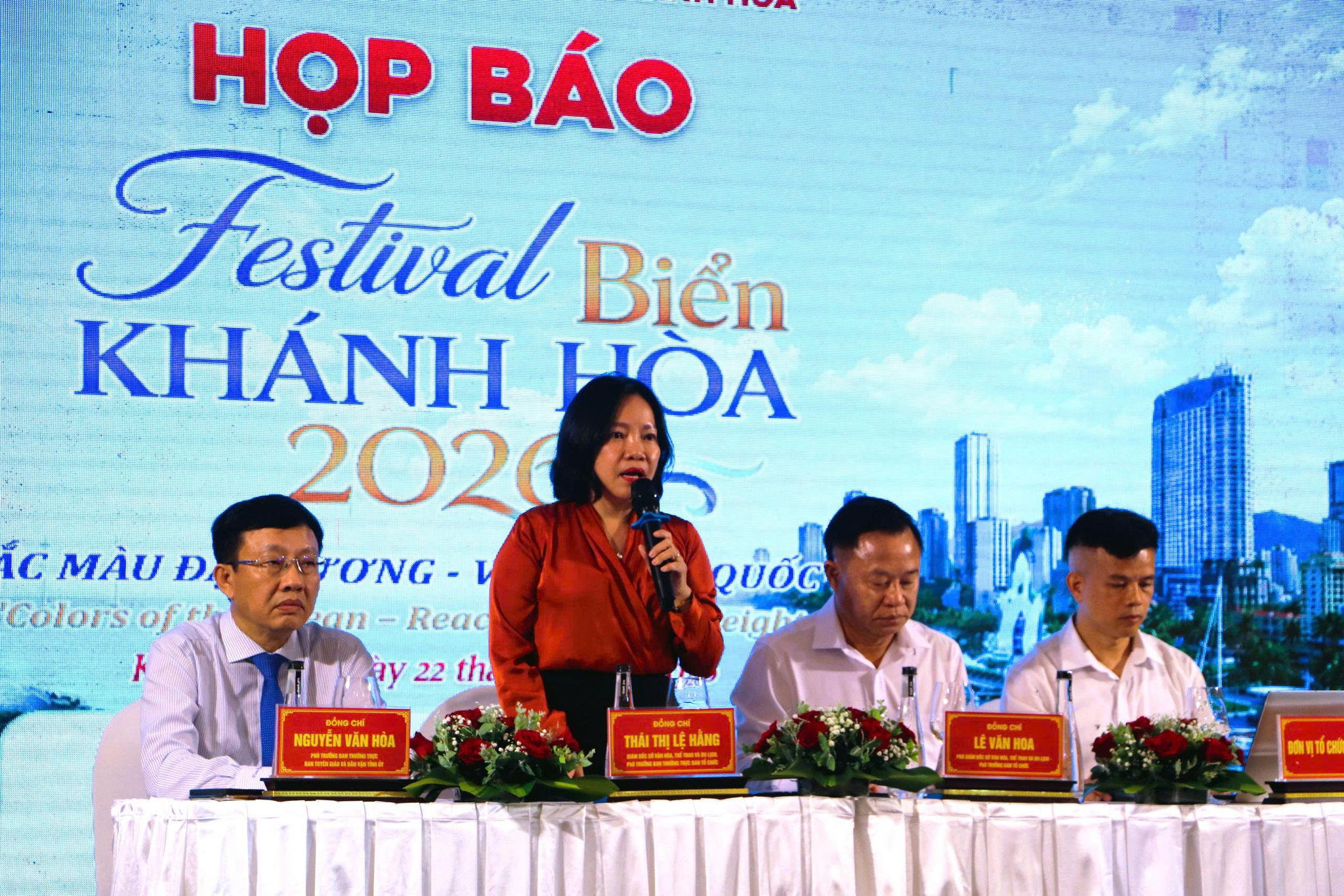 Giám đốc Sở Văn hóa, Thể thao và Du lịch Thái Thị Lệ Hằng phát biểu tại buổi họp báo.