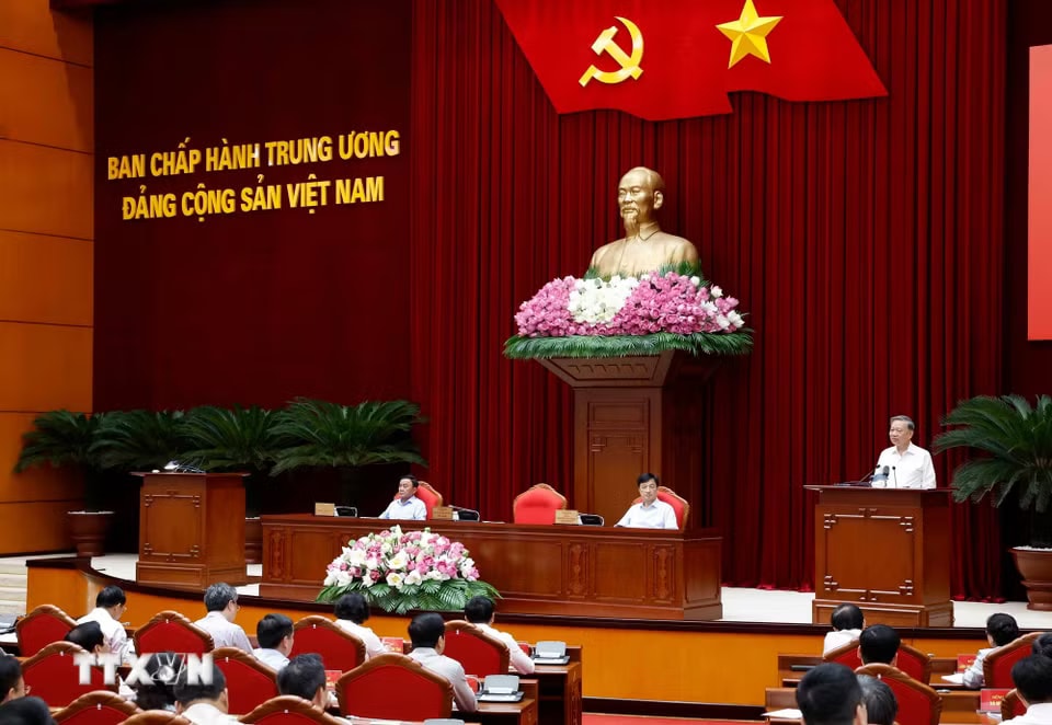 e31ac061b3d0abf50a2c31-_ttxvn-tong-bi-thu-chu-tich-nuoc-to-lam-gap-mat-can-bo-quy-hoach-dien-bo-chinh-tri-quan-ly-4.jpg.avif