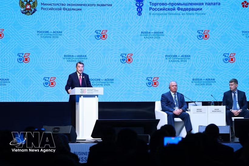 Vietnamese Prime Minister Le Minh Hung addresses the Russia–ASEAN Business Forum in Kazan on June 17, 2026. (Photo: VNA)