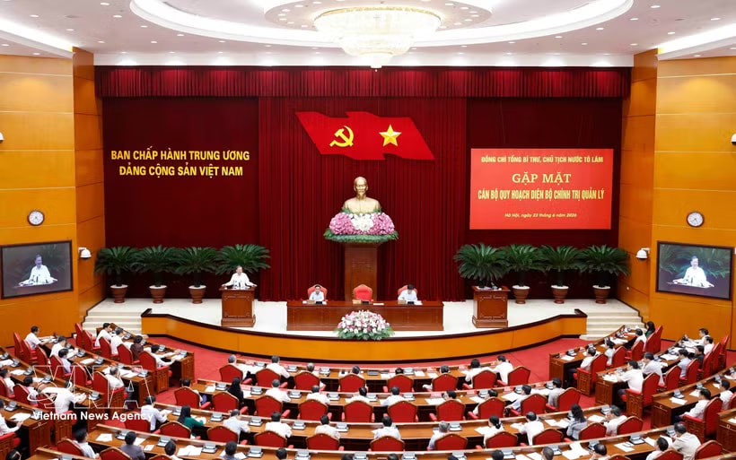 Party General Secretary and State President To Lam presides over the meeting with officials included in the personnel planning scheme under the management of the Politburo. (Photo: VNA)