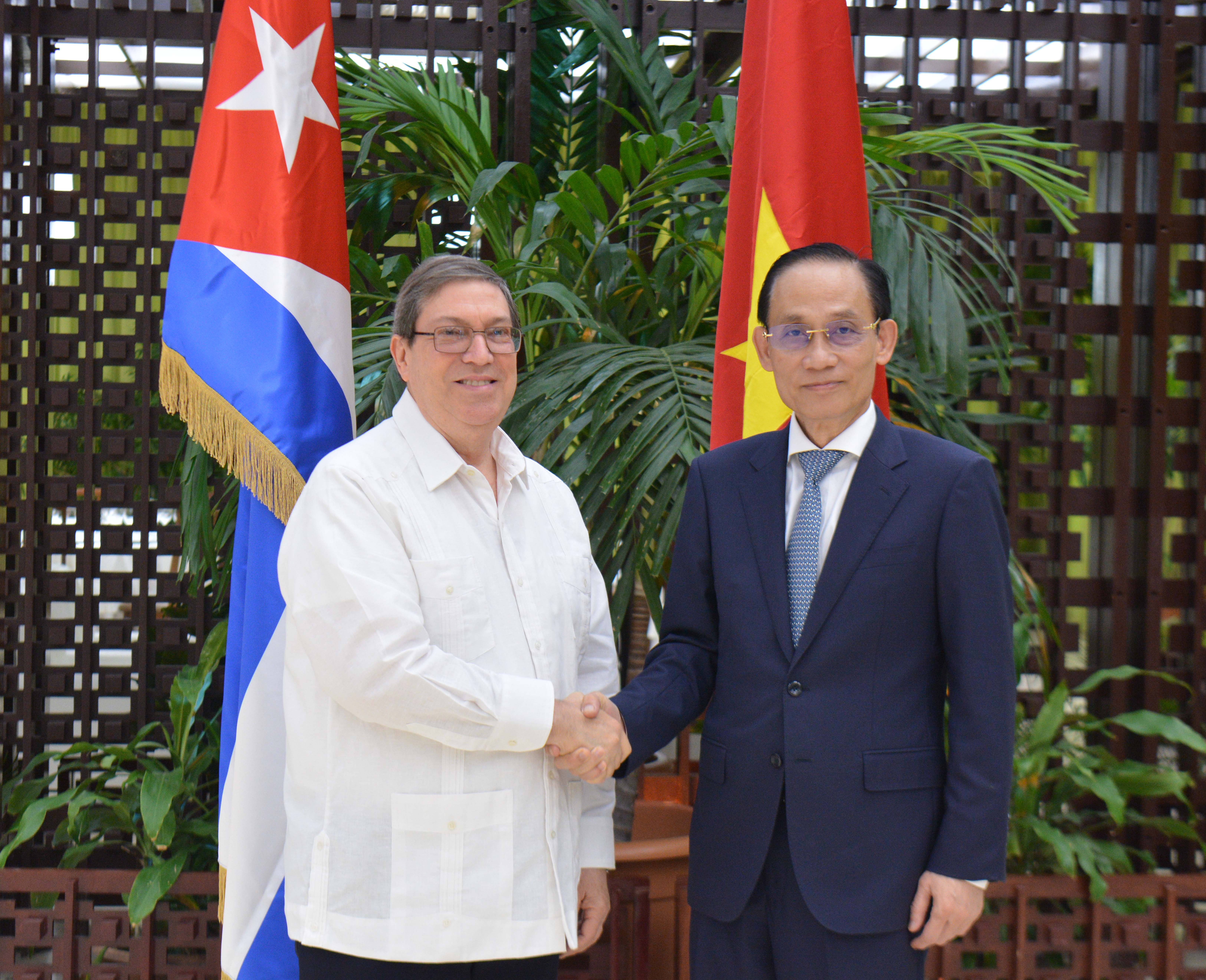 Với BTNG Cuba
