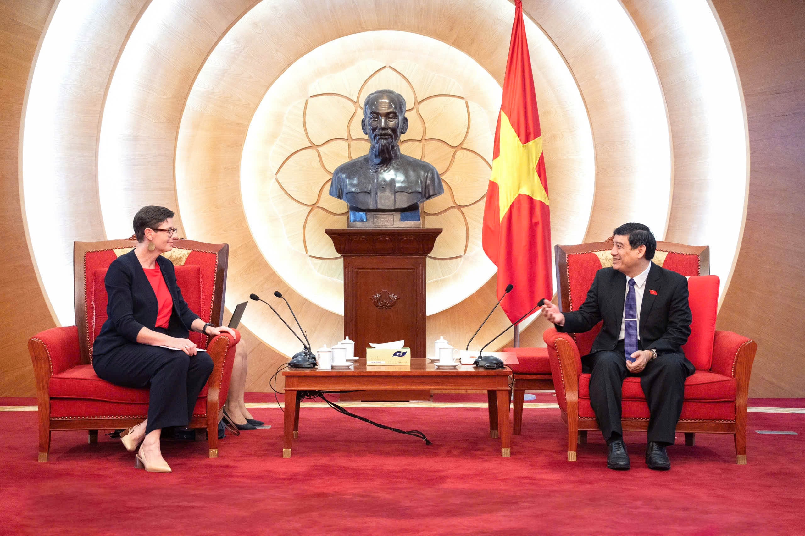 chu-nhiem-uy-ban-van-hoa-va-xa-hoi-nguyen-dac-vinh-tiep(1).jpg
