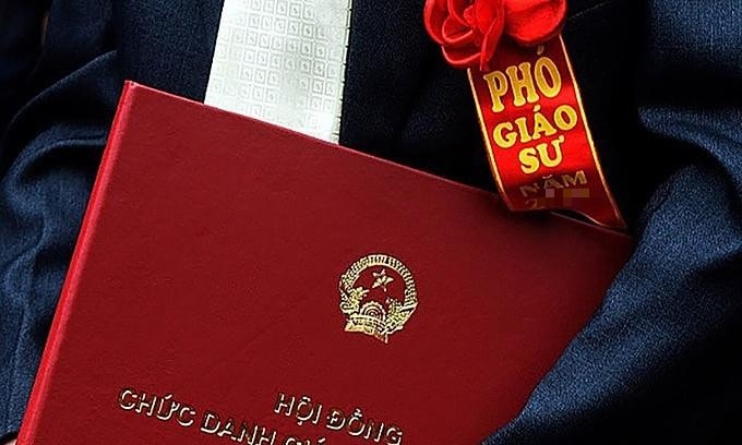 giao_su-_pho_giao_su_duoc_nghi_huu_khi_nao_0104081712.jpg