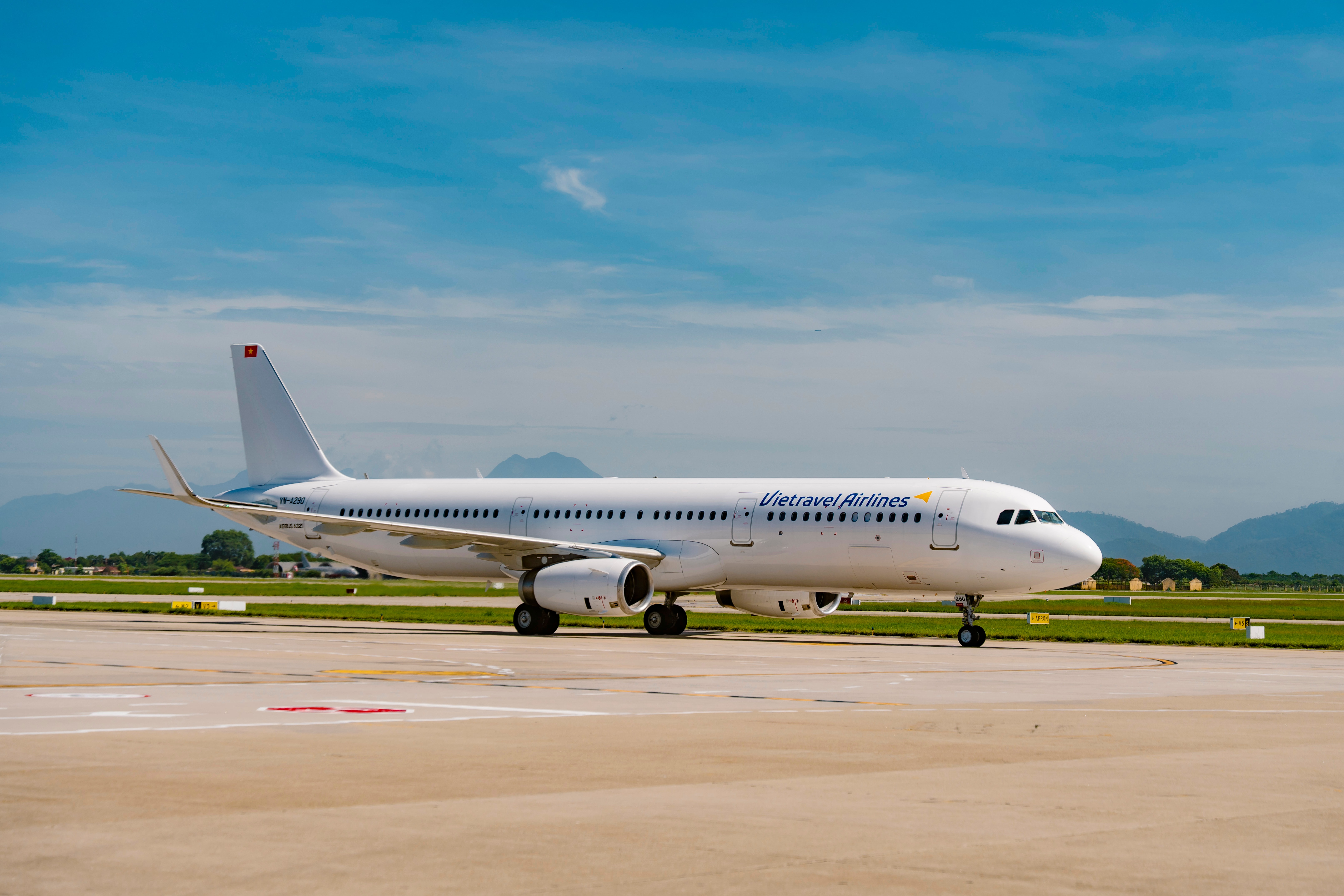 Máy bay mới của Vietravel Airlines thuộc dòng Airbus A321, mang số hiệu VN-A290. Ảnh VT
