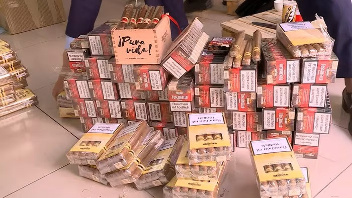 Ảnh 4- Thu giữ cigar nhập lậu tại Hà Nội. Ảnh QLTT