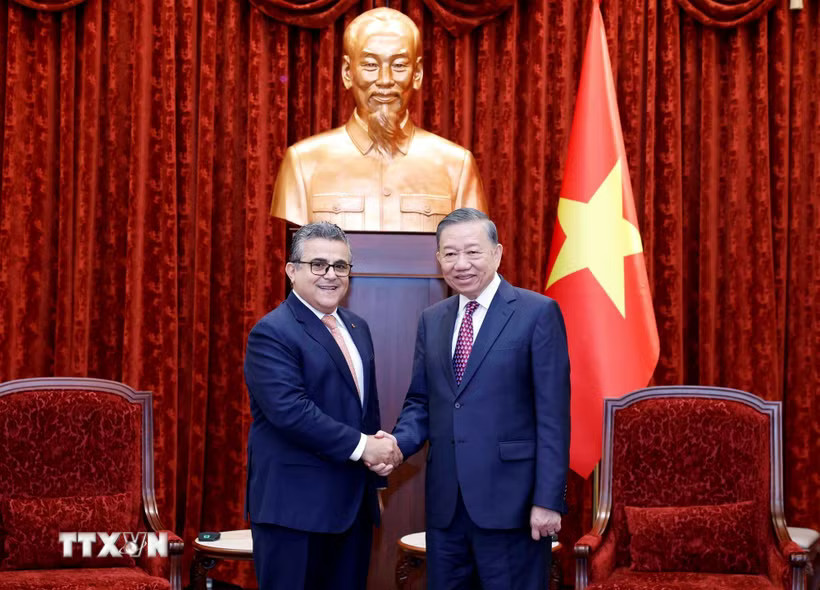 b5dc2e5ab16b4b2fc8be5630145a98a3ccf32653741a3b214-_ttxvn-tong-bi-thu-chu-tich-nuoc-to-lam-tiep-dai-su-palestine-2506-1.jpg.avif