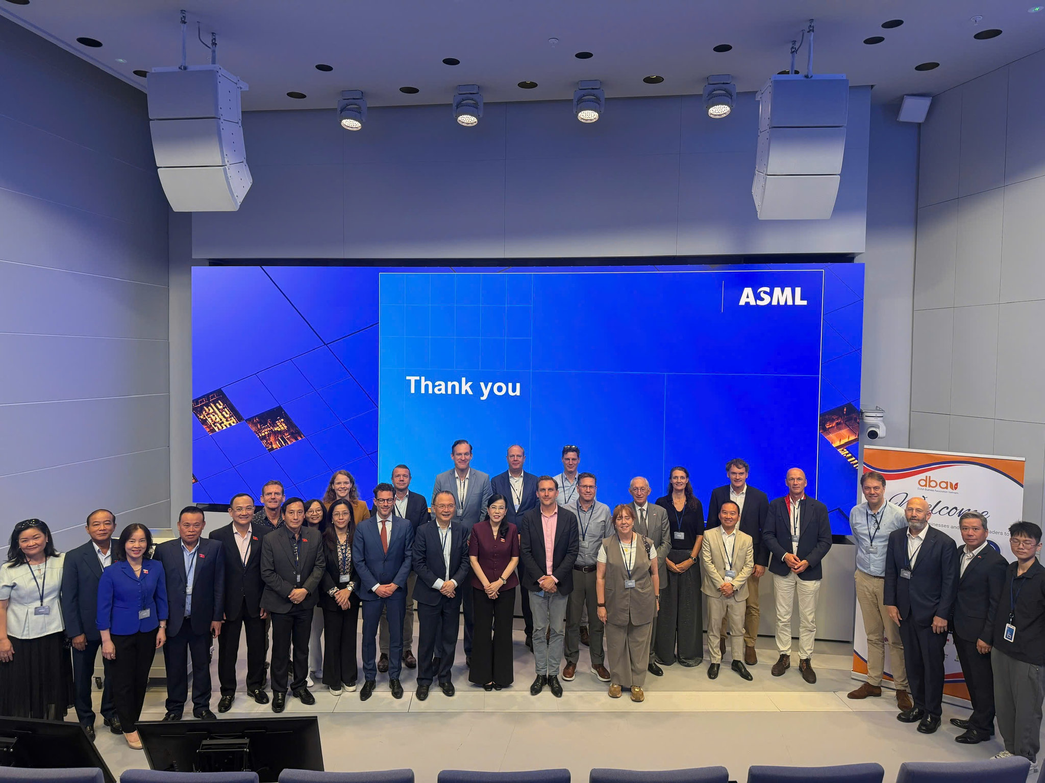 Đoàn công tác thăm tập đoàn ASML
