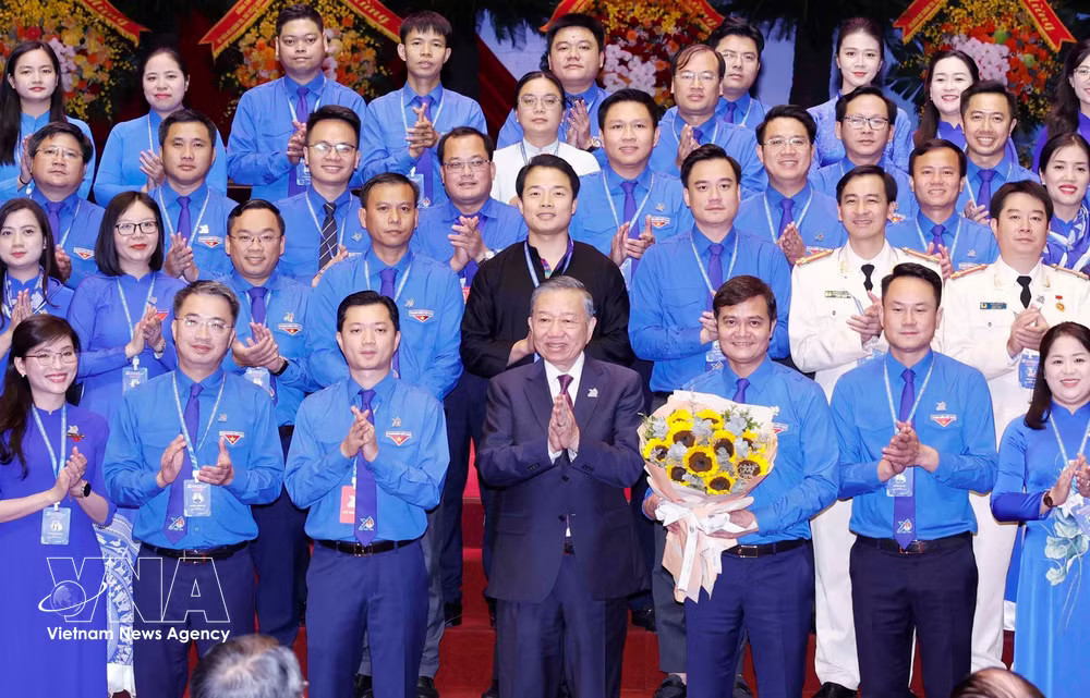 vnanet-potal-tong-bi-thu-chu-tich-nuoc-to-lam-tang-hoa-ban-chap-hanh-doan-tncs-ho-chi-minh-lan-thu-xiii-nhiem-ky-2026-2031-anh-thong-nhat-8847405.jpg