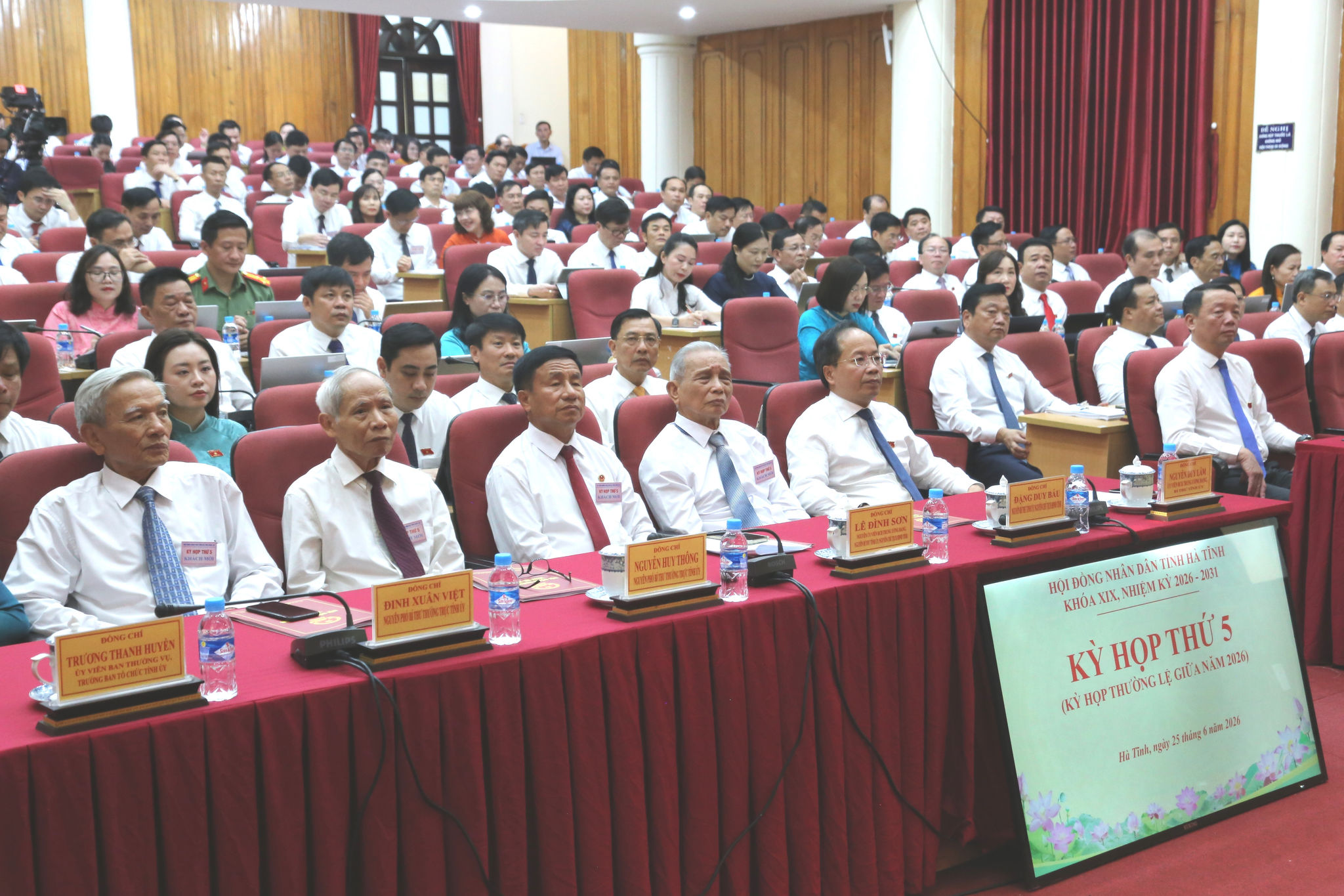 Các đại biểu tham dự Kỳ họp thứ 5 HĐND tỉnh Hà Tĩnh khóa XIX