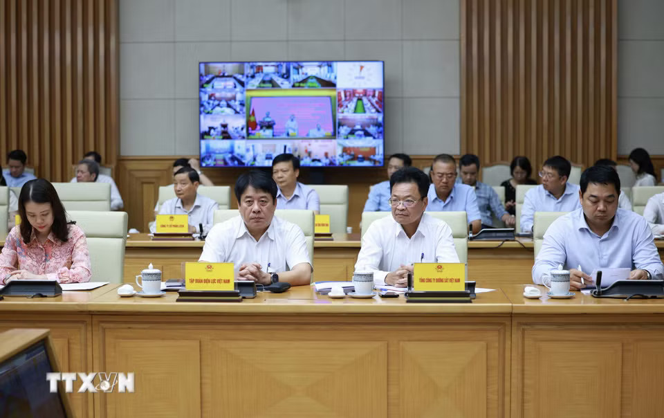 eb53e22c6e654f4bb7e825f569d057b56687a-_ttxvn-thu-tuong-chu-tri-so-ket-cac-du-an-giao-thong-van-tai-trong-diem-8852660-4.jpg.avif