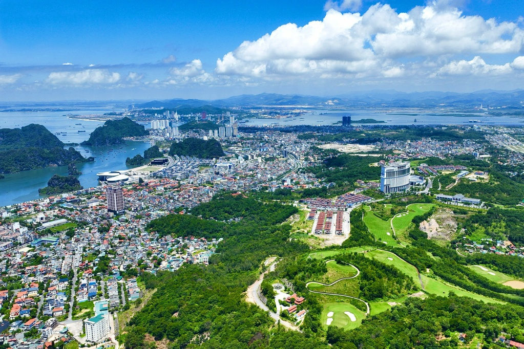 Một góc đô thị của Quảng Ninh nhìn từ trên cao.