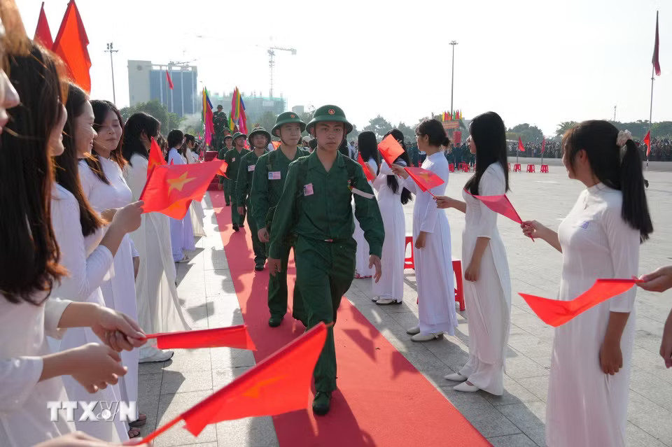 media.vietnamplus.vn-images-608e390f25c35d5bda567f88c2a8686ae2ab02f5ea31cb97a7d61825fa7facf9eeb177f9969b4a8ee0afeedc130caa39b701461101cb18d88c37d1a094606ed1-_ttxvn-0403-nhap-ngu-khanh-hoa-1.jpg.avif