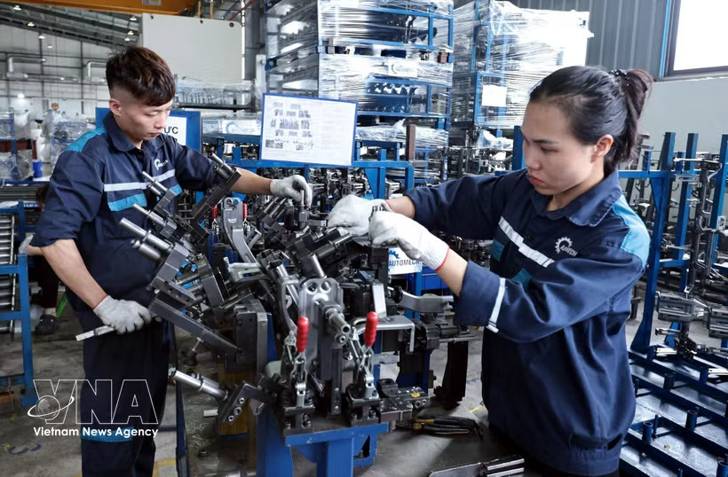 Automech Mechanical Equipment and Solutions JSC, located in Dinh Tram Industrial Park in Bac Ninh province, generates annual revenue of about 1 trillion VND (38 million USD) and provides jobs for more than 600 workers. (Photo: VNA)