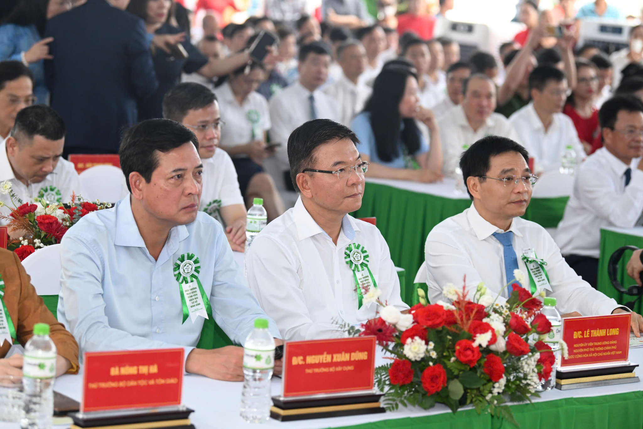 Uỷ viên Trung ương Đảng, Phó Thủ tướng Chính phủ Nguyễn Văn Thắng, nguyên Uỷ viên Trung ương Đảng, nguyên Phó Thủ tướng Chính phủ Lê Thành Long tham dự buổi Lễ. Ảnh: Mạnh Quân