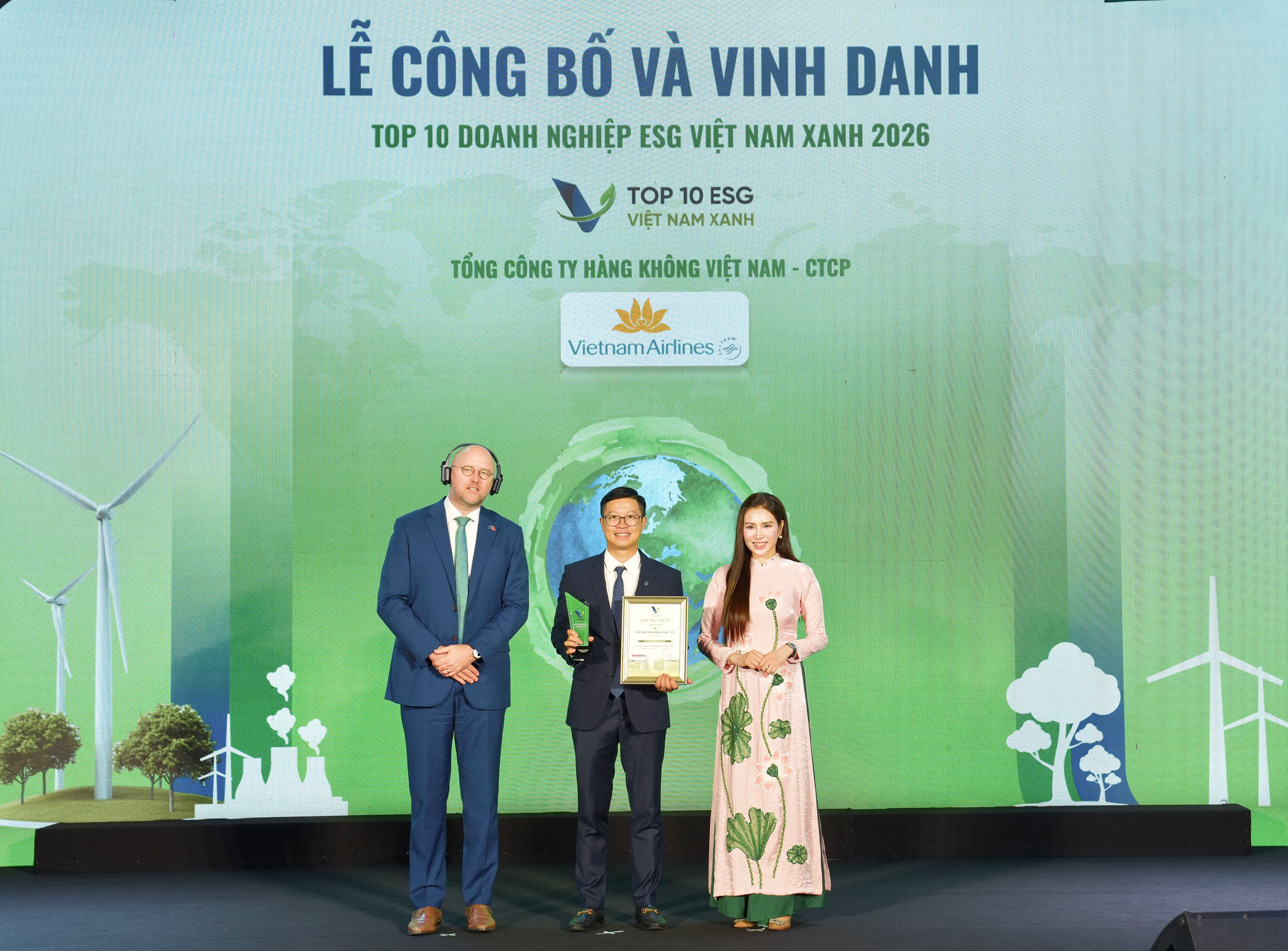 1. Vietnam Airlines được vinh danh trong Top 10 Doanh nghiệp ESG Việt Nam Xanh 2026 ngành Logistics