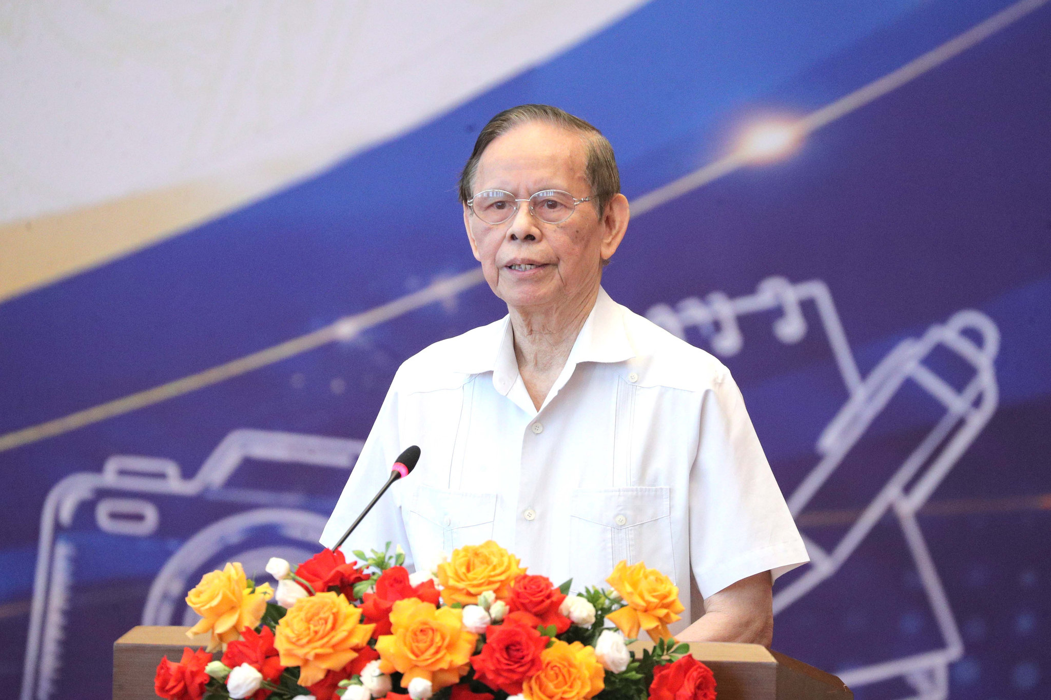 PGS. TS Nguyễn Hồng Vinh - nguyên Chủ tịch Hội Nhà báo Việt Nam, nguyên Đại biểu Quốc hội khóa X và XI