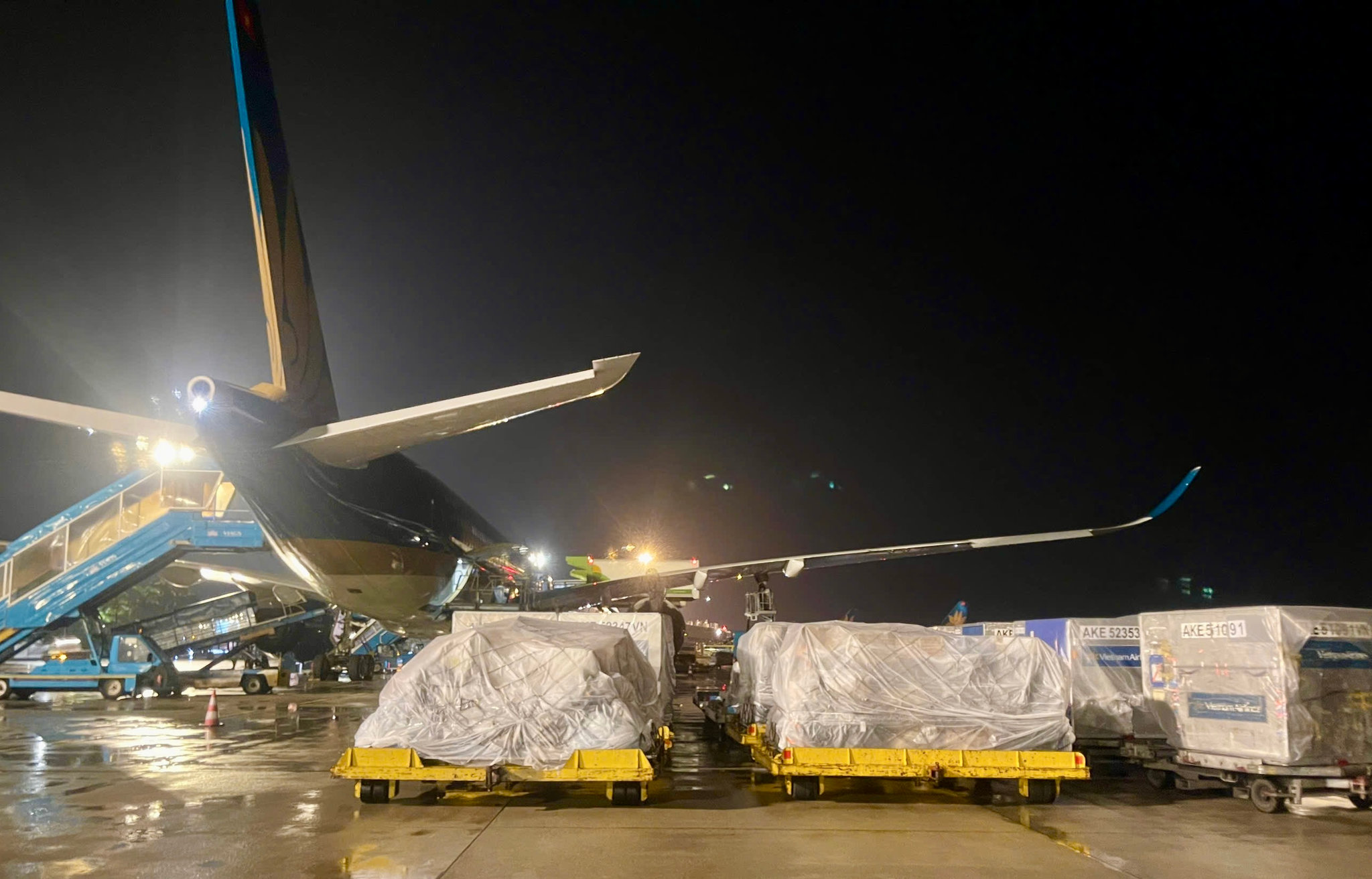 5. Với kinh nghiệm vận chuyển hàng hoá hỗ trợ trước đây nên Vietnam Airlines có thể triển khai thực hiện rất nhanh chóng. (Ảnh_ VNA)