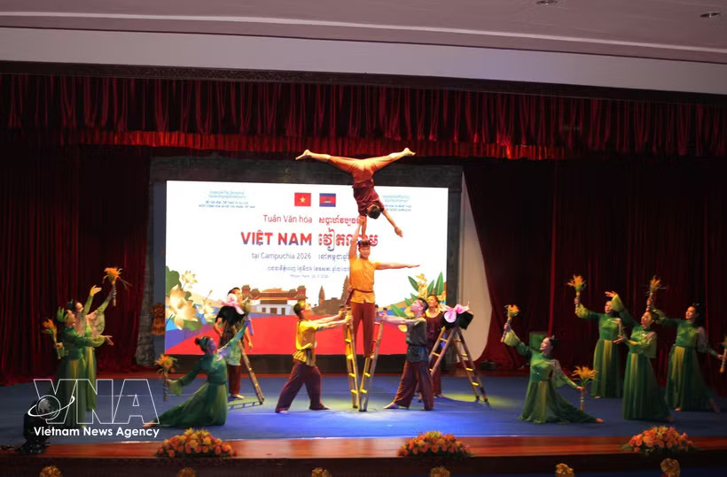 An art performance at the Vietnam Culture Week in Cambodia in 2026. (Photo: VNA)