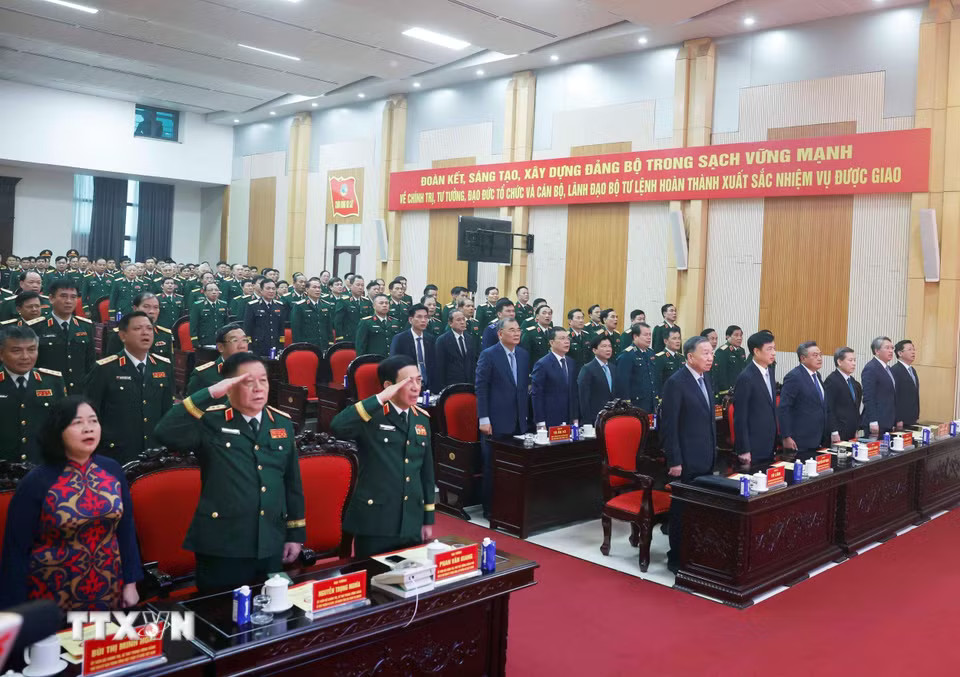 cbad5742373272ee880f04b3bb2a19f8-_ttxvn-tong-bi-thu-chu-tich-nuoc-du-le-ky-niem-80-nam-bo-doi-phao-binh-ten-lua-2906-8.jpg.avif