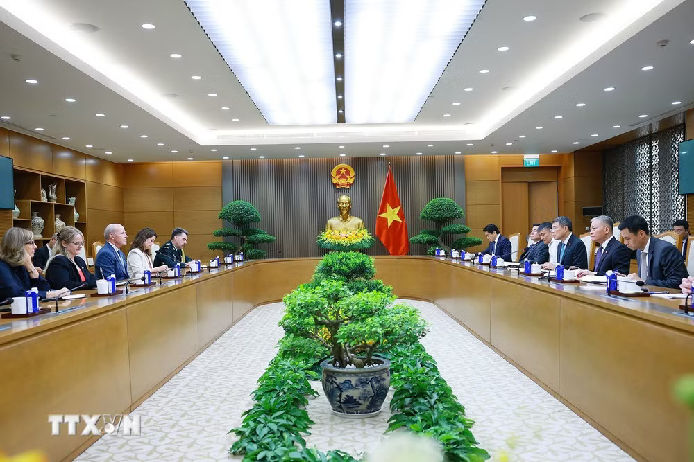 ttxvn-thu-tuong-le-minh-hung-tiep-dai-su-canada-tai-viet-nam-2906-2.jpg