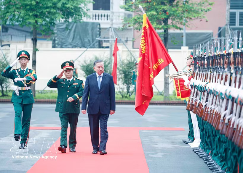 Party General Secretary and State President To Lam reviews the guard of honour at the ceremony marking the 80th anniversary of the artillery-missile force on June 29. (Photo: VNA)