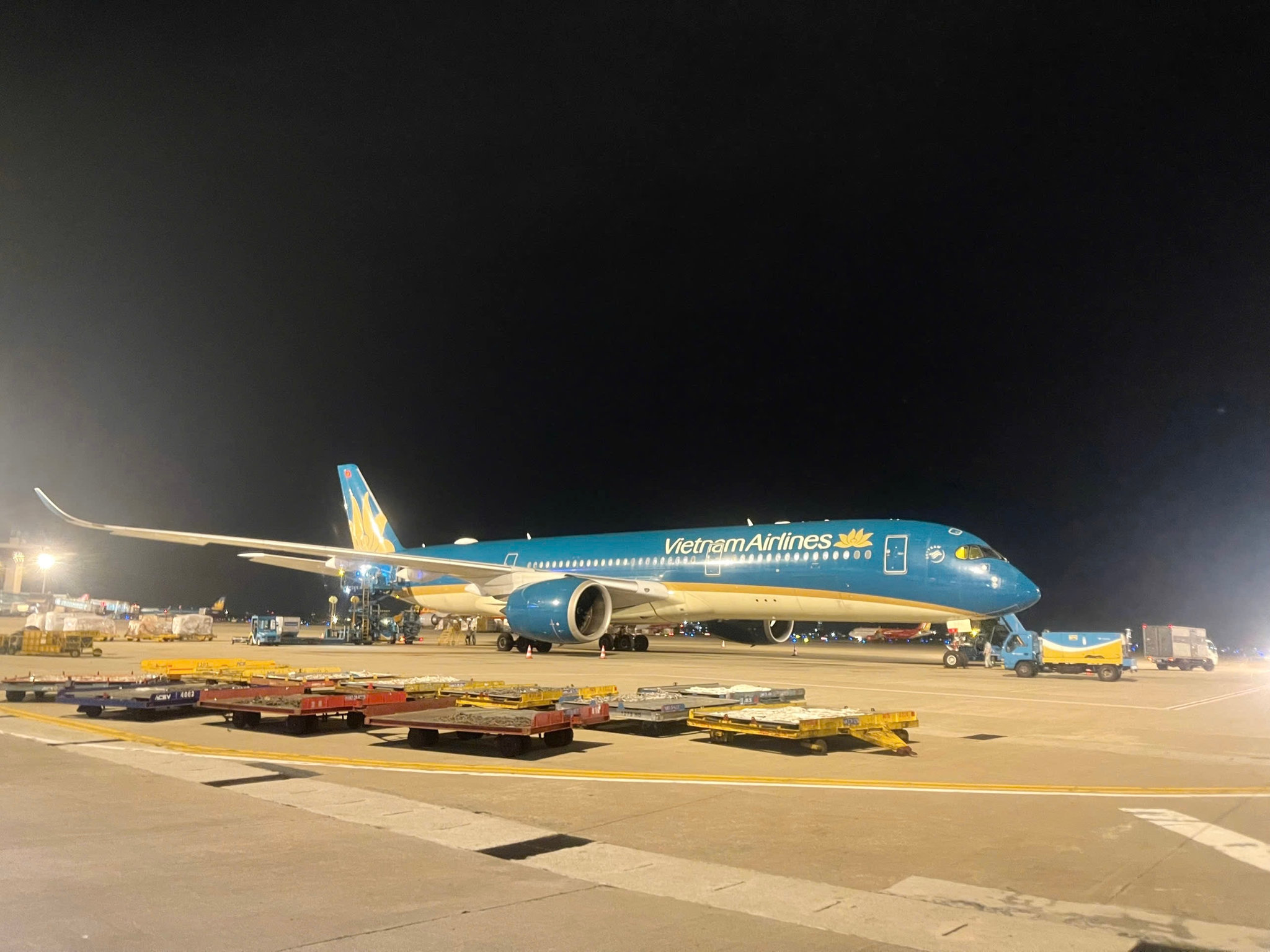 2. Chuyến bay mang số hiệu VN68, khai thác bằng máy bay thân rộng Airbus A350, cất cánh từ Cảng hàng không quốc tế Nội Bài lúc 23h30 ngày 29_6