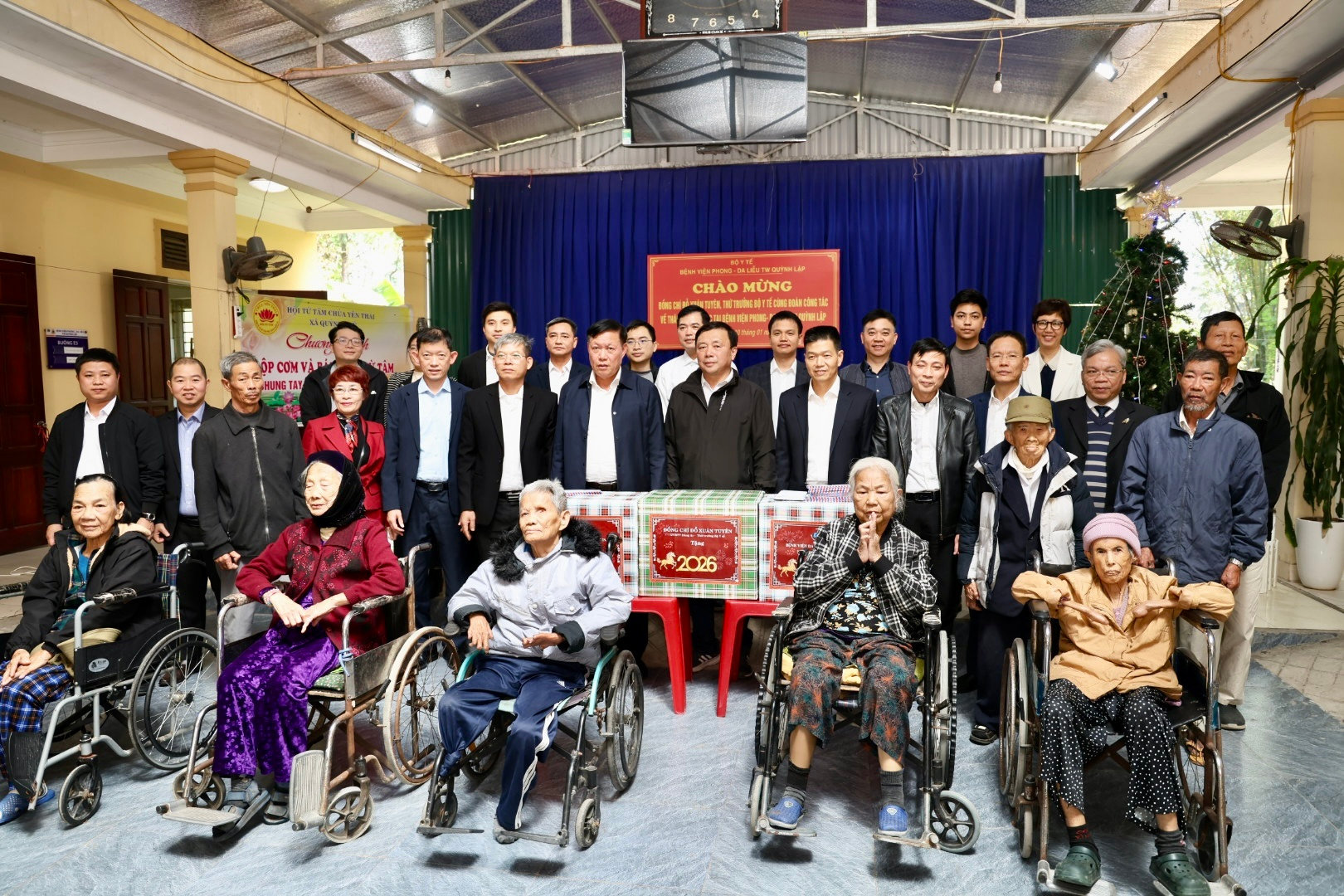 Bộ Y tế, Bệnh viện Da liễu Trung ương thăm, tặng quà cho bệnh nhân phong tại Khu điều trị phong Quỳnh Lập (Nghệ An).