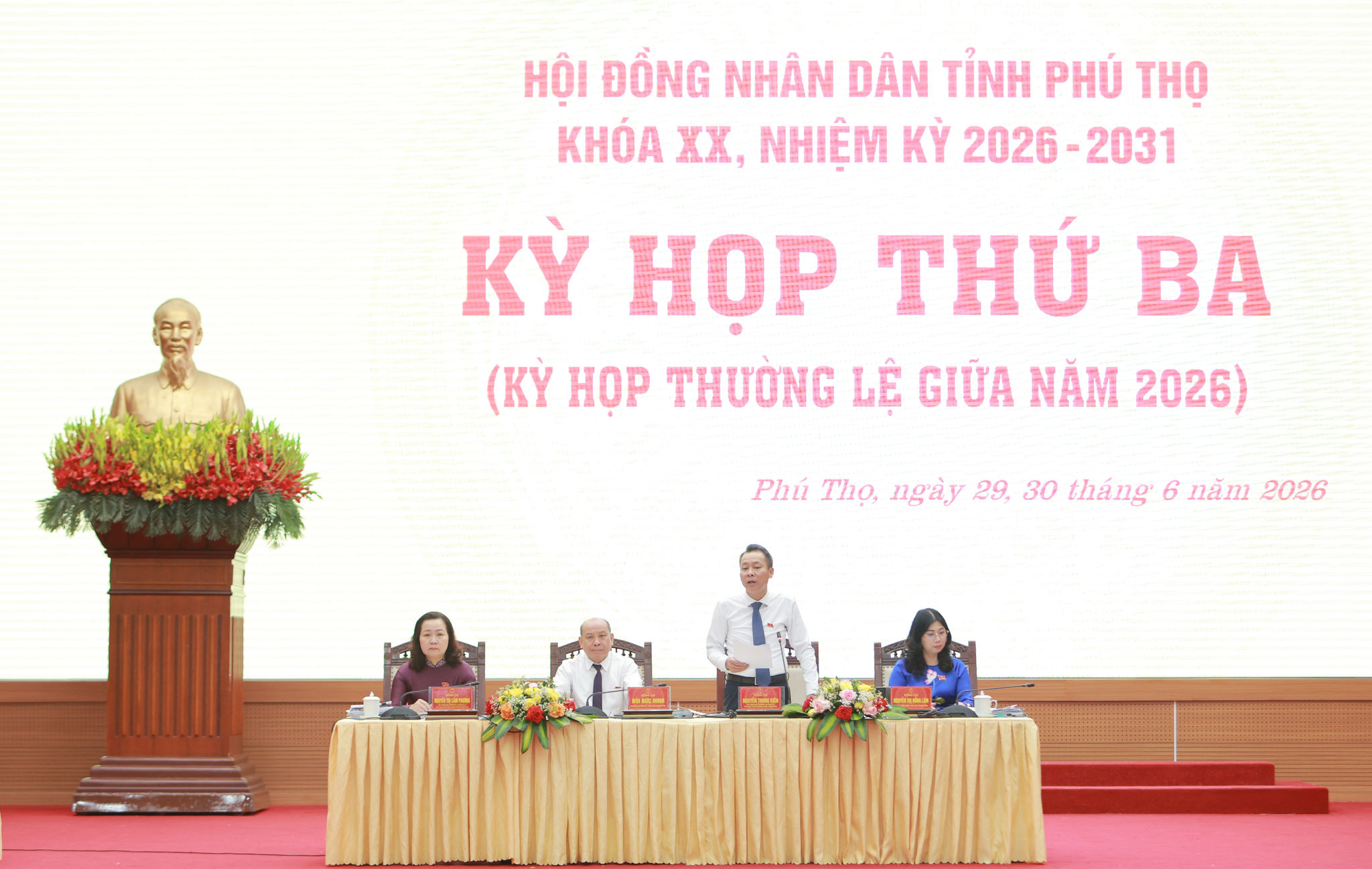 Chu toa ky hop dieu hanh