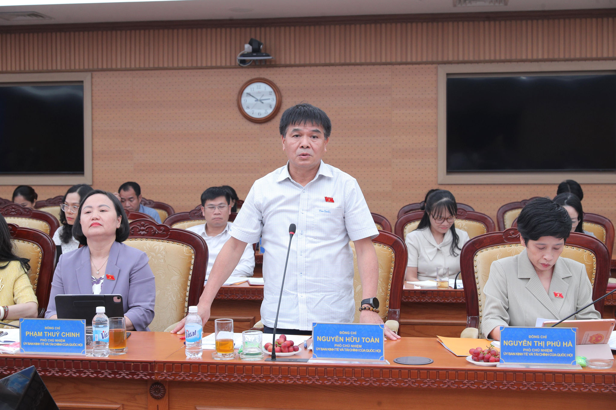 Phó Chủ nhiệm Ủy ban Kinh tế và Tài chính Nguyễn Hữu Toàn