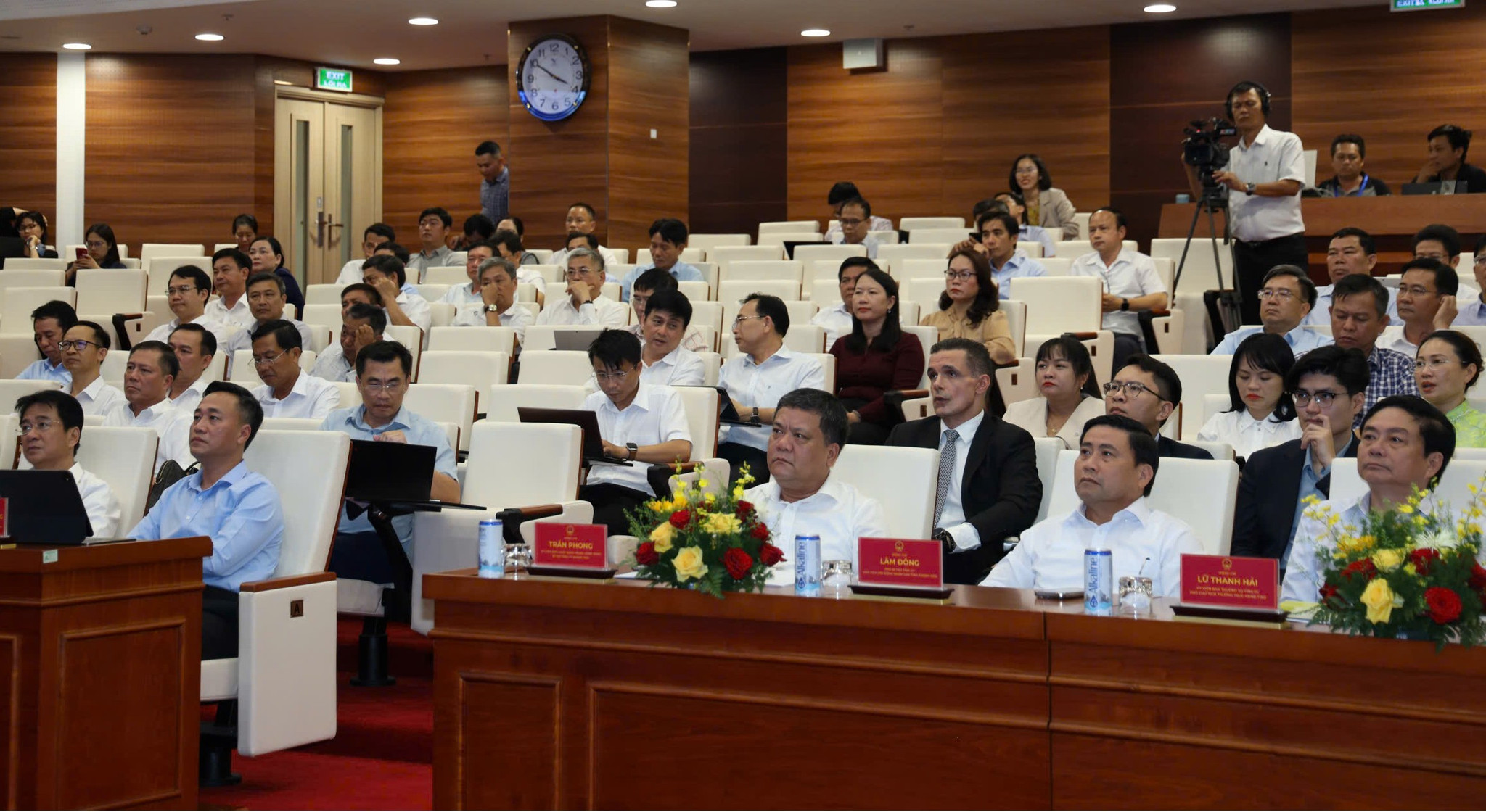 Các đại biểu tham dự hội nghị.