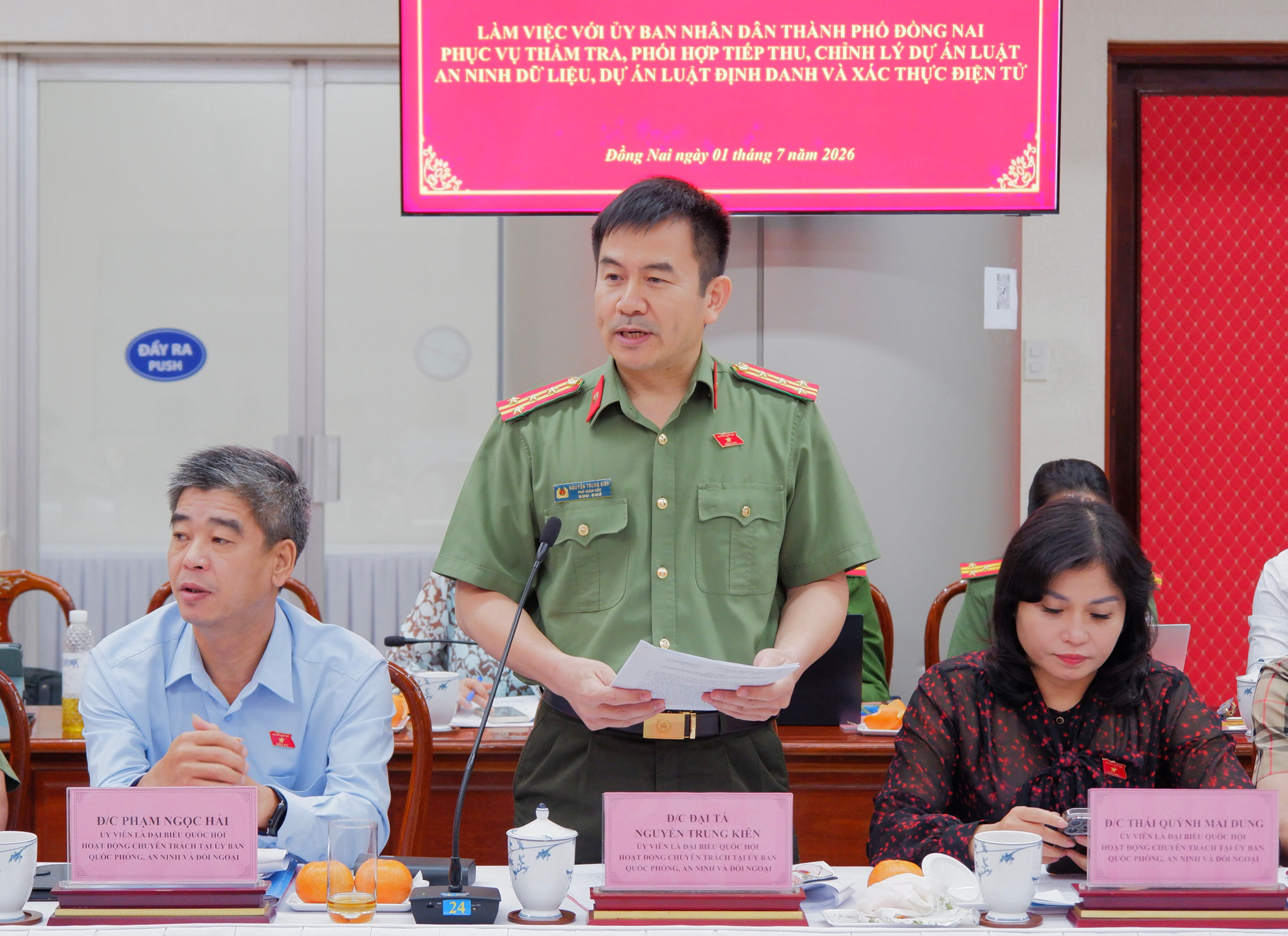 ĐBQH hoạt động chuyên trách tại Ủy ban Quốc phòng, An ninh và Đối ngoại, Đại tá Nguyễn Trung Kiên phát biểu
