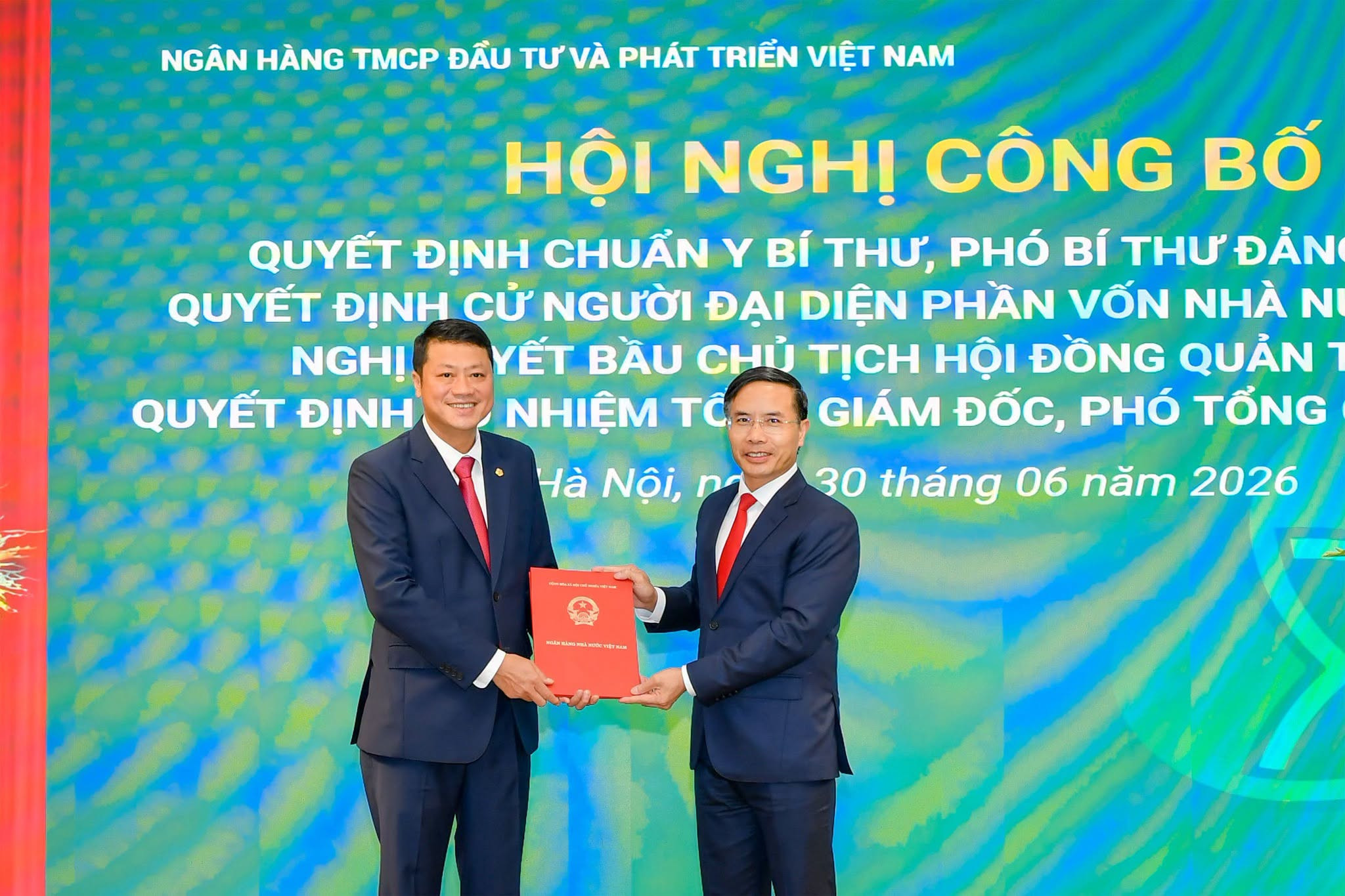 Thống đốc NHNN trao Quyết định chuẩn y Bí thư Đảng ủy BIDV cho Chủ tịch HĐQT BIDV Lê Ngọc Lâm