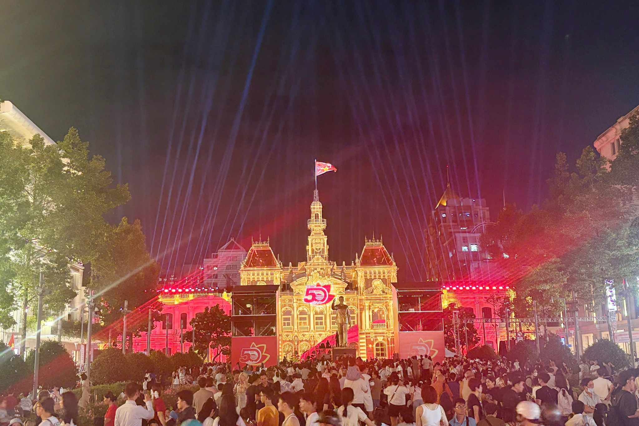 TP. Hồ Chí Minh Lan tỏa khát vọng phát triển qua nghệ thuật và công nghệ 3D Mapping